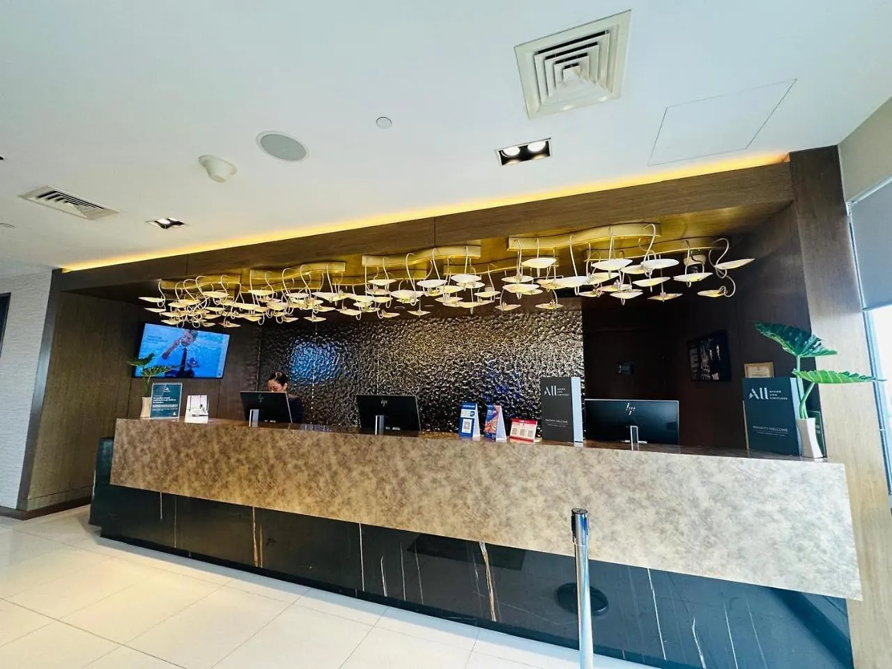 Manila Hotel Residences At Acqua Madr Excellence