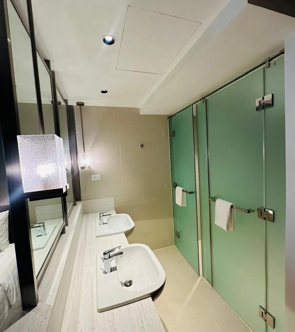 Manila Hotel Residences At Acqua Madr Excellence
