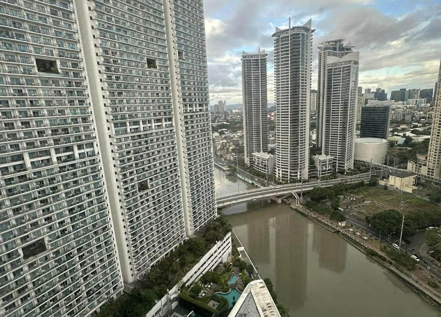 Manila Hotel Residences At Acqua Madr Excellence