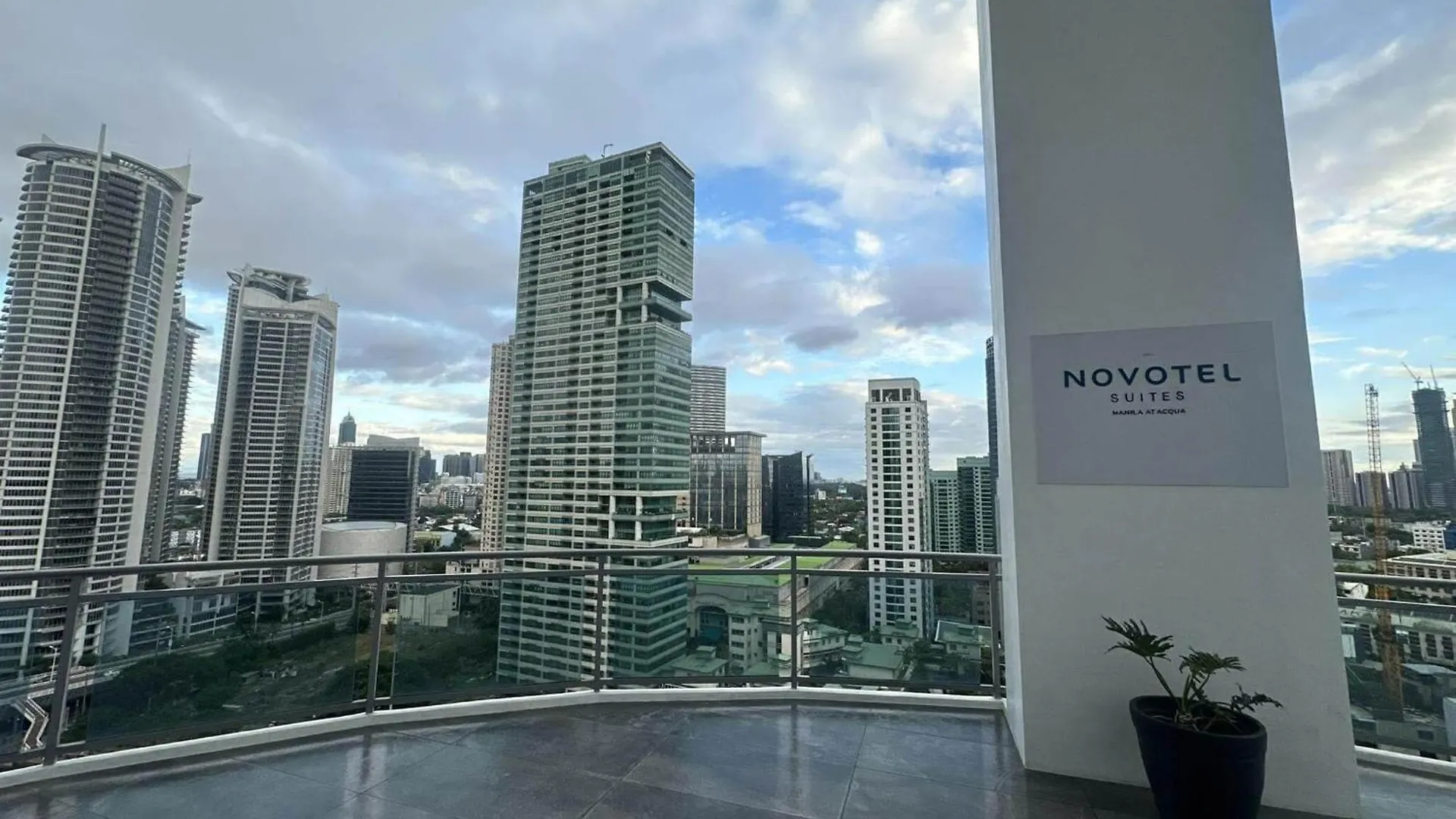Manila Hotel Residences At Acqua Madr Excellence