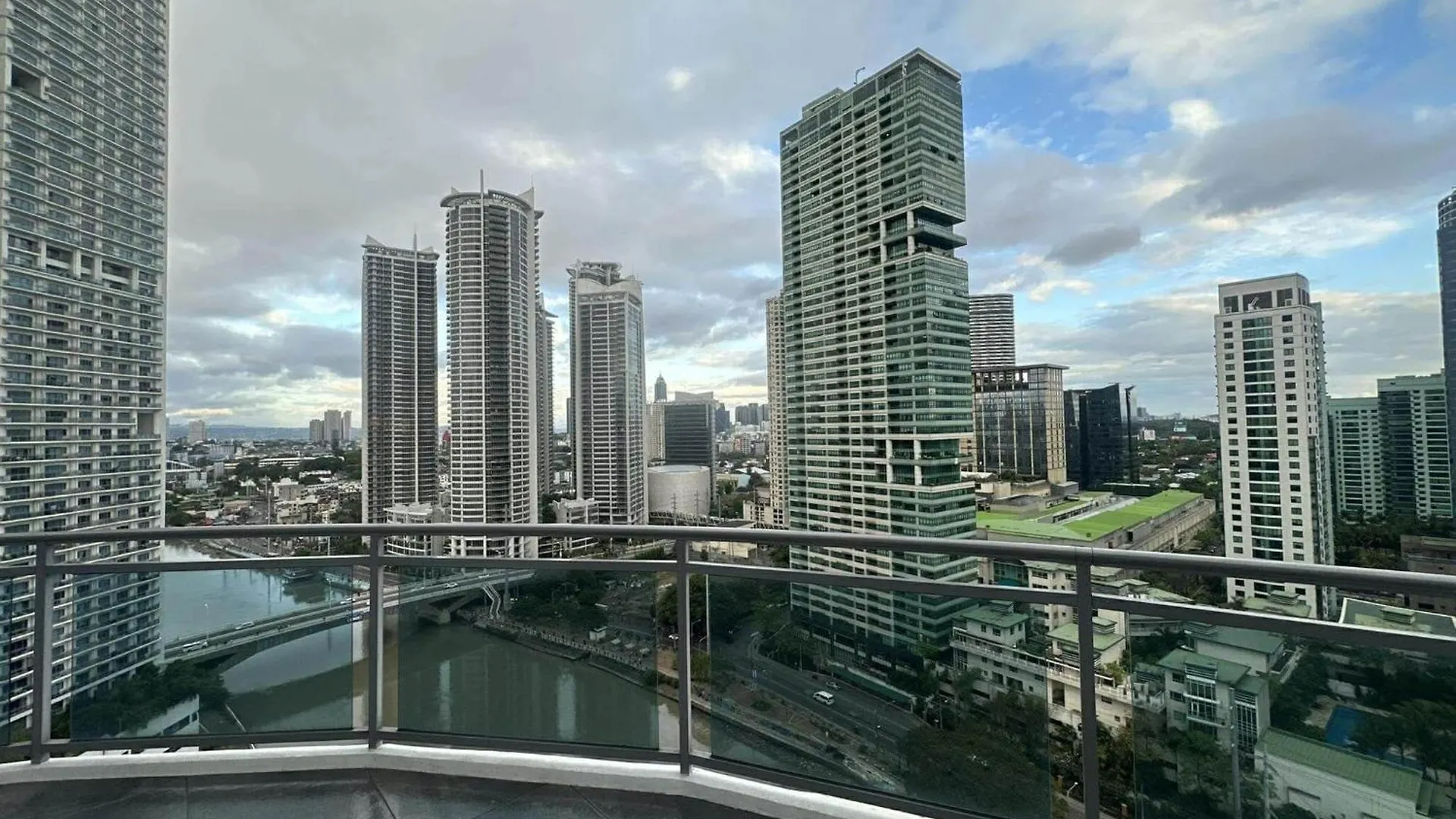 ****  Manila Hotel Residences At Acqua Madr Excellence Philippines